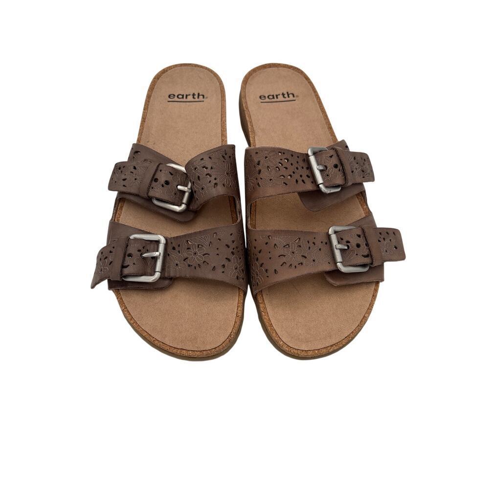 Women’s Earth Size 8.5 Brown Buckle Sandals